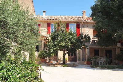 chambres d'hôtes l'oréliane en Provence sur la route des côtes du rhône, sejours-alsace-nouvelle-aquitaine-valdeloire-provence-cote-dazur-alpes-vigneronsdespaysdelaloire-igp-vins-de-loire-chambres-dhotes-chateaux-de-la-loire-zoo-de-beauval