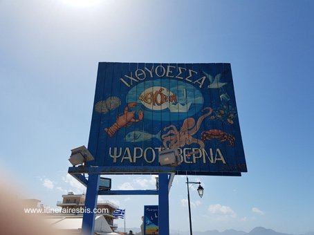 Taverne de poissons Ichthyoessa, face à la mer, superbe adresse, tables en Grèce