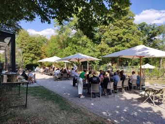 Dégustation de vins au château de Bioul, en Belgique